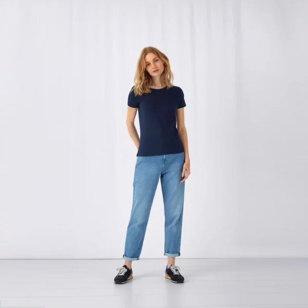 T-shirt coton femme E150 coloris Navy Blue, porté