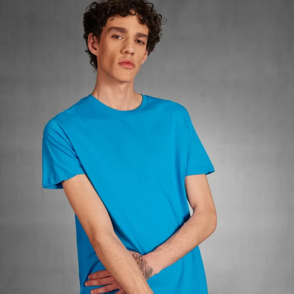 T-shirt coton E150 coloris Atoll, porté