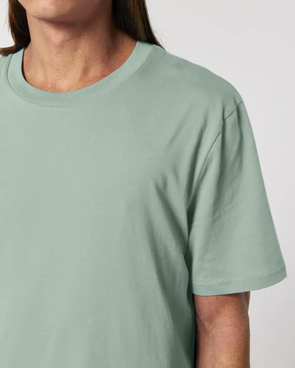 T-shirt bio unisexe Creator 2.0 coloris Aloe, détail porté