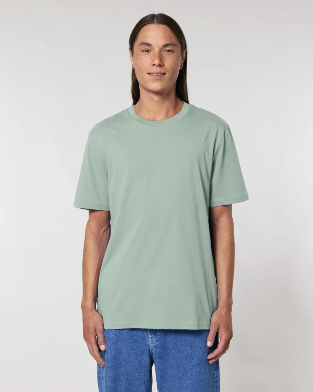 T-shirt bio unisexe Creator 2.0 coloris Aloe, porté, vue de face
