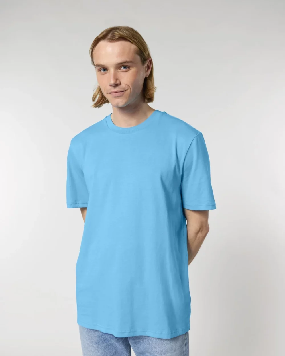 T-shirt bio unisexe Creator 2.0 coloris Aqua Blue, porté, vue de face
