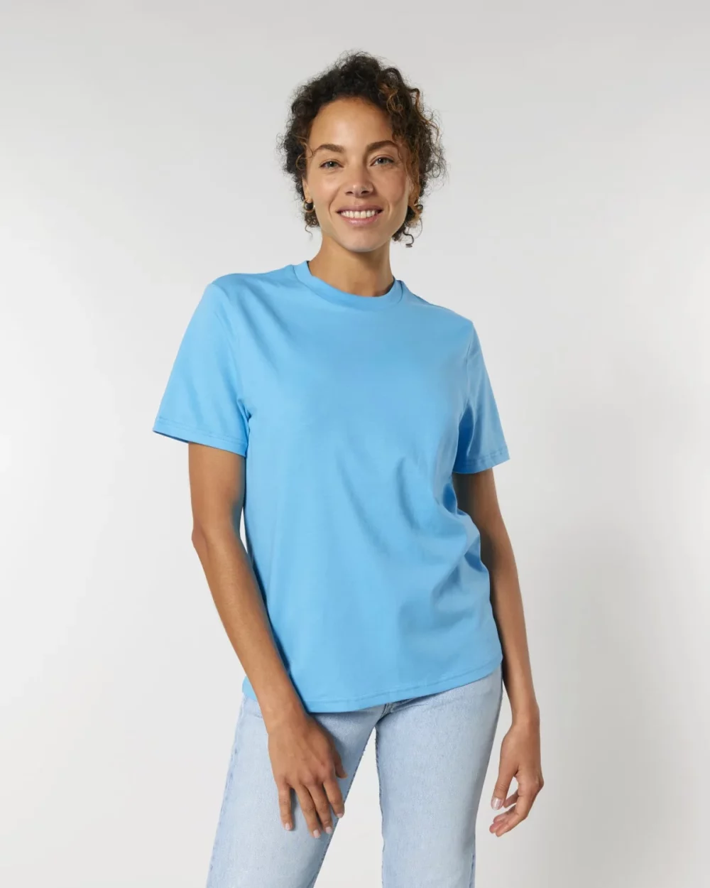 T-shirt bio unisexe Creator 2.0 coloris Aqua Blue, porté, vue de face