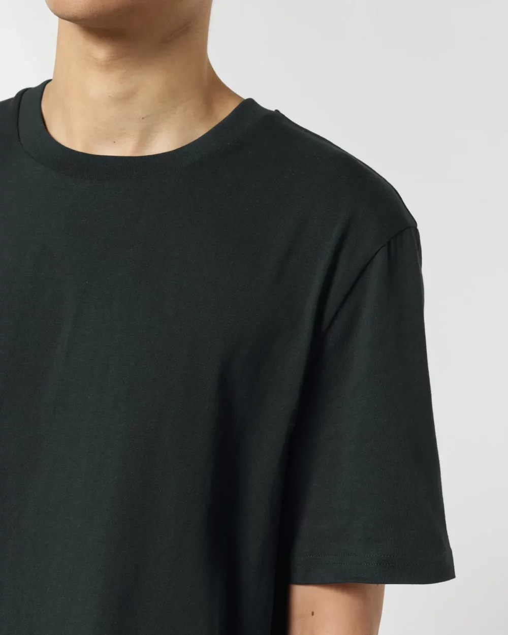 T-shirt bio unisexe Creator 2.0 coloris Black, détail porté