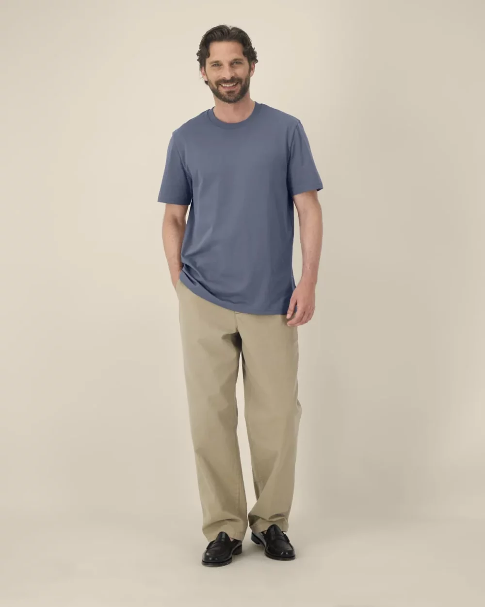 T-shirt bio unisexe Creator 2.0 coloris Blue Grey, porté, vue de face