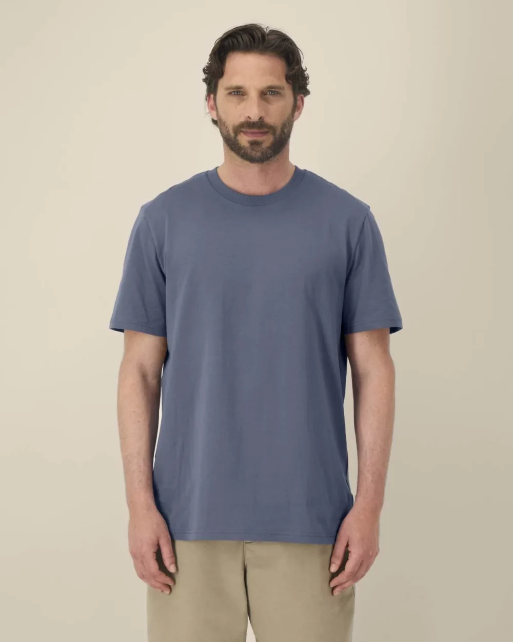 T-shirt bio unisexe Creator 2.0 coloris Blue Grey, porté, vue de face