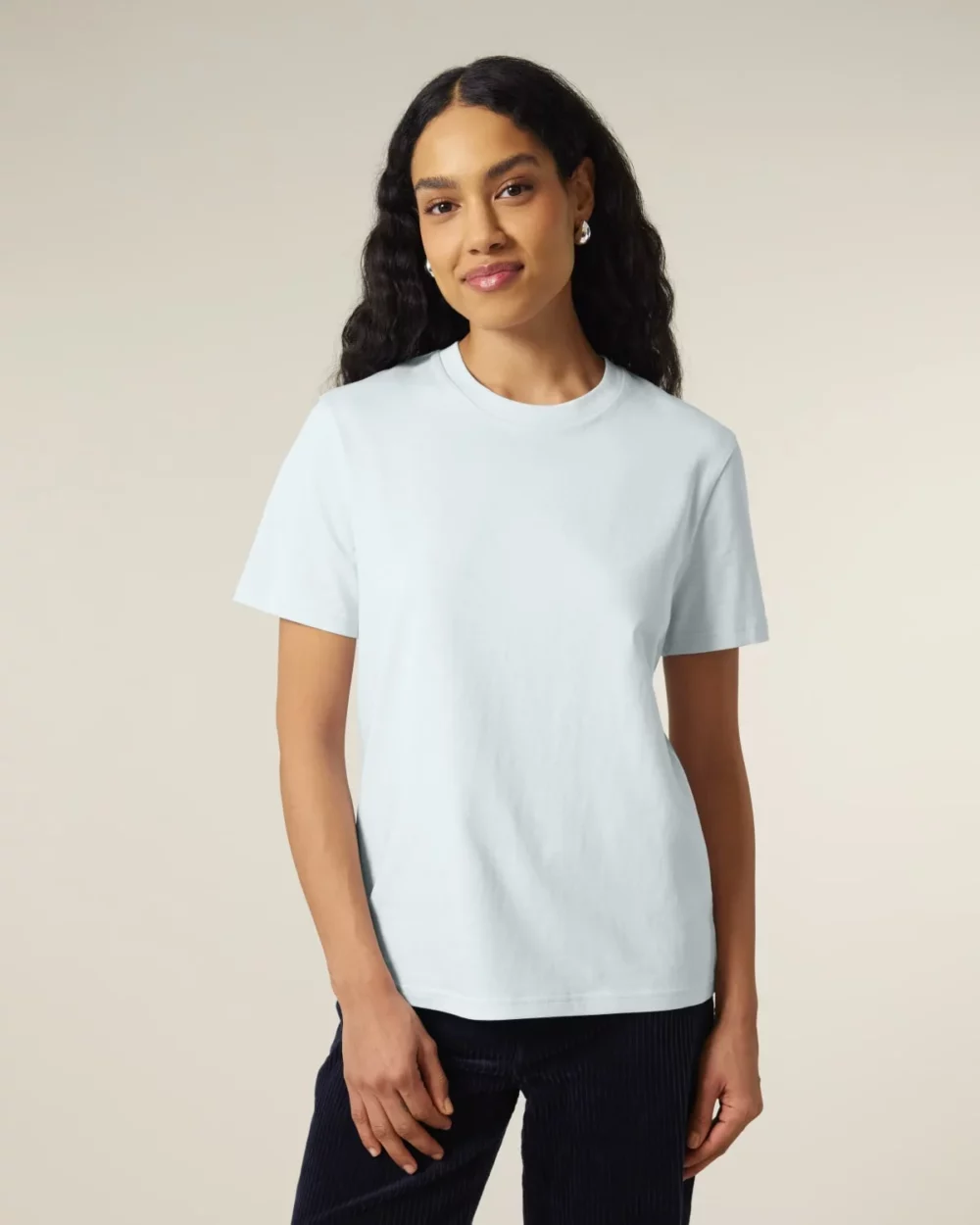T-shirt bio unisexe Creator 2.0 coloris Blue Ice, porté, vue de face