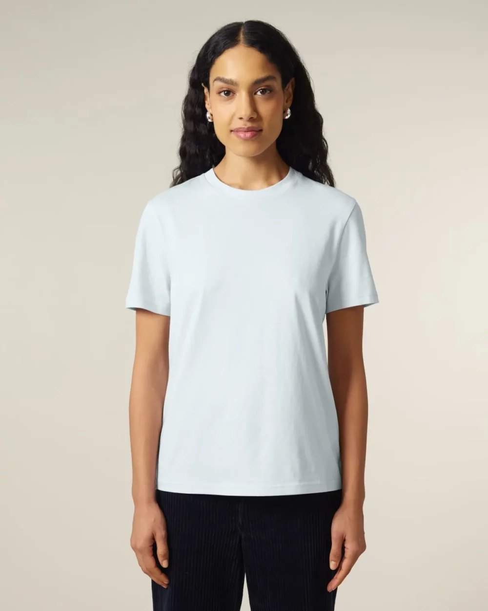 T-shirt bio unisexe Creator 2.0 coloris Blue Ice, porté, vue de face