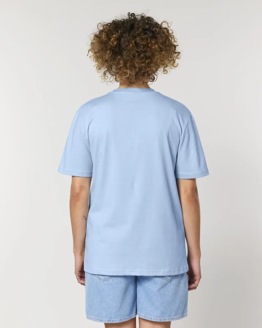T-shirt bio unisexe Creator 2.0 coloris Blue Soul, porté, vue de dos