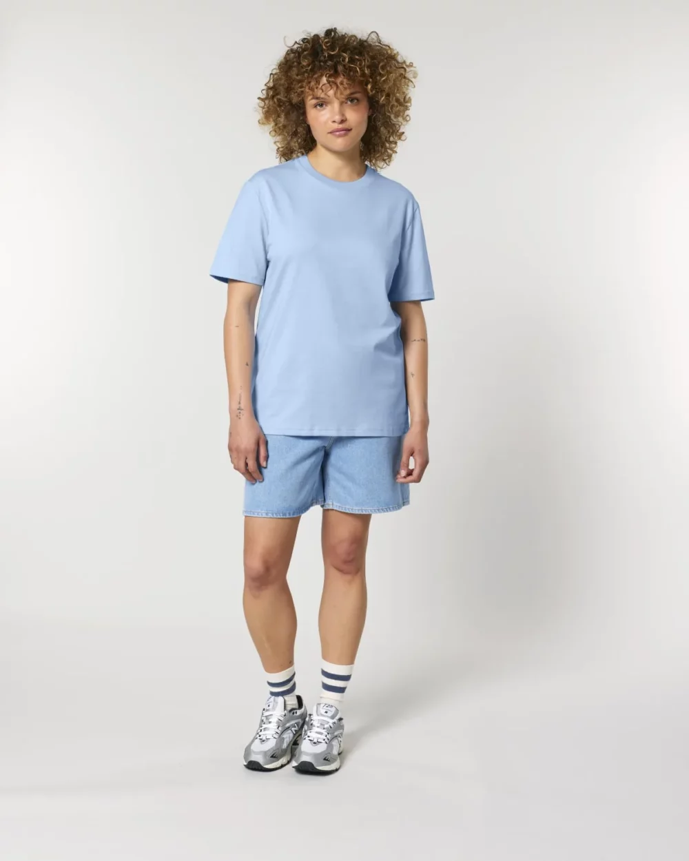 T-shirt bio unisexe Creator 2.0 coloris Blue Soul, porté, vue de face
