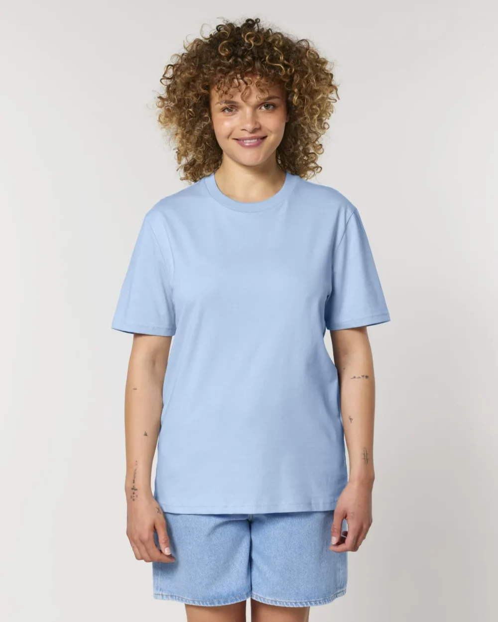 T-shirt bio unisexe Creator 2.0 coloris Blue Soul, porté, vue de face