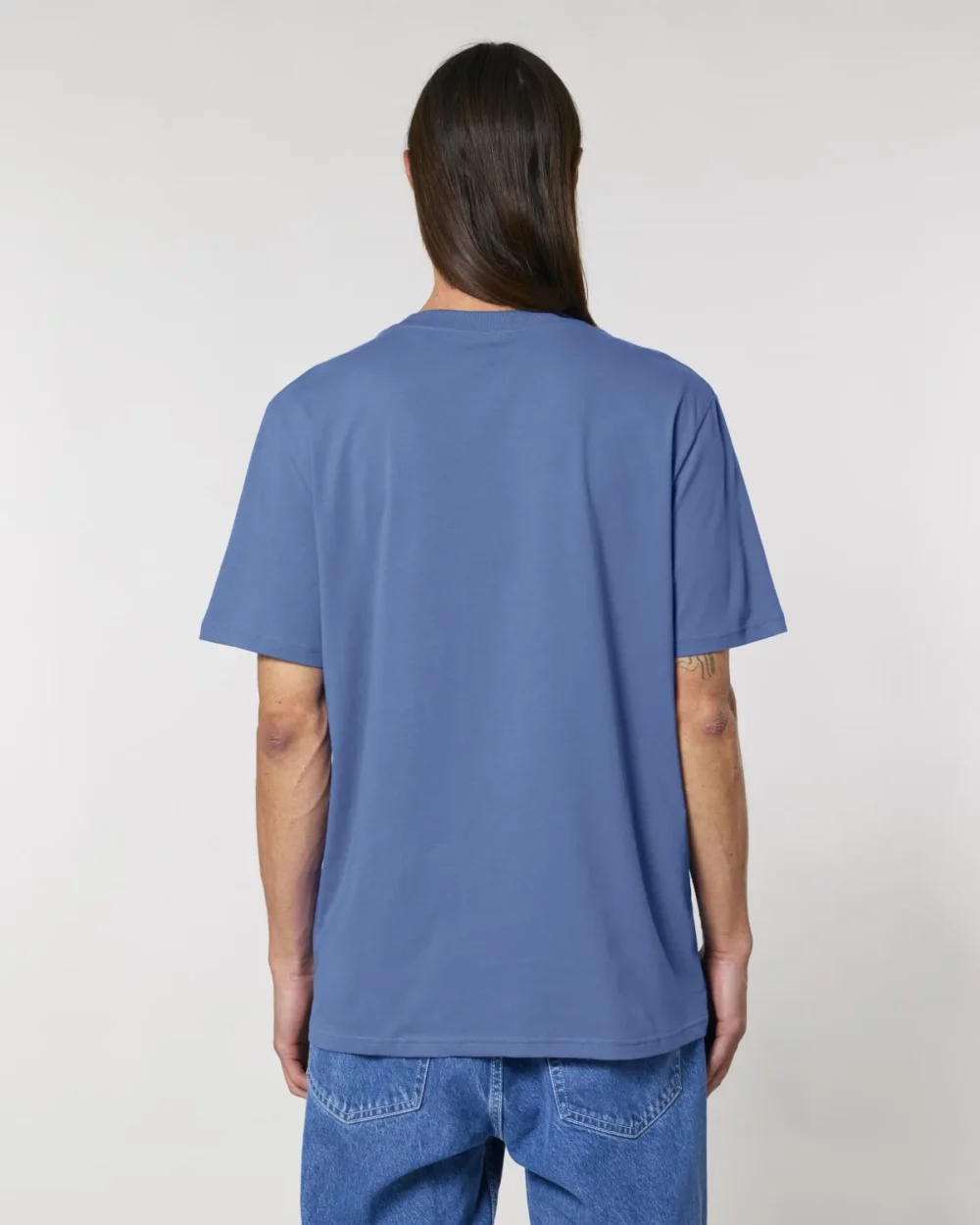 T-shirt bio unisexe Creator 2.0 coloris Bright Blue, porté, vue de dos