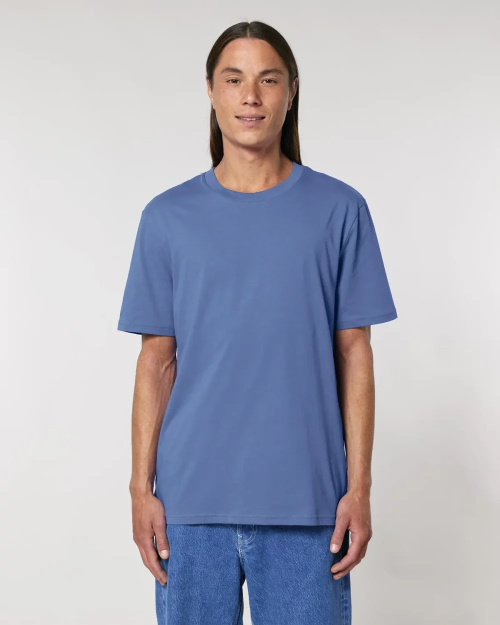 T-shirt bio unisexe Creator 2.0 coloris Bright Blue, porté, vue de face