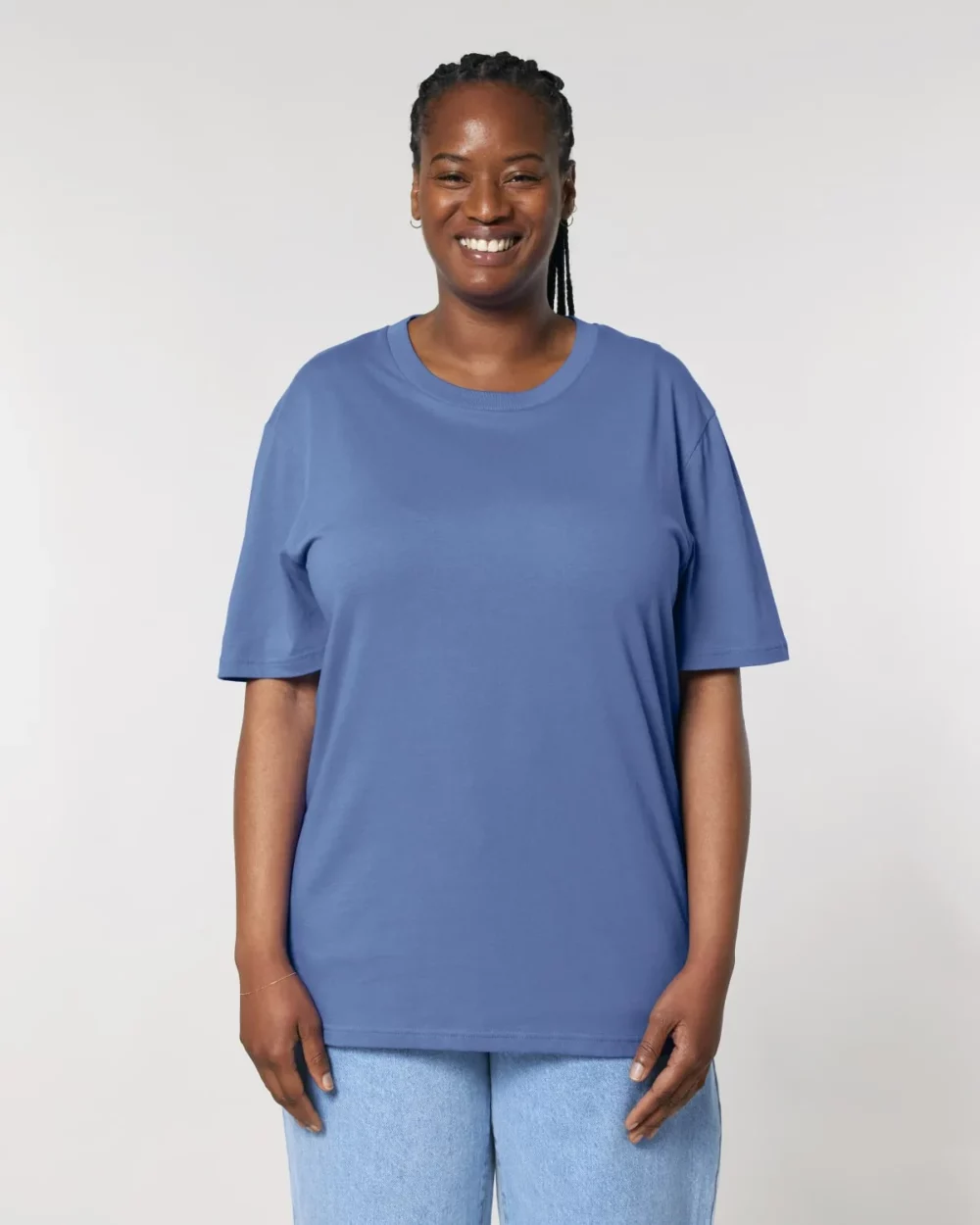 T-shirt bio unisexe Creator 2.0 coloris Bright Blue, porté, vue de face