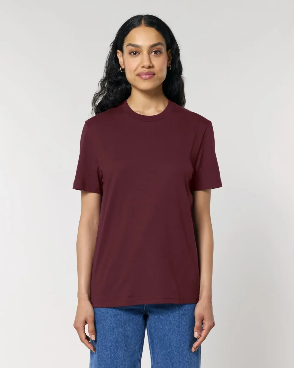T-shirt bio unisexe Creator 2.0 coloris Burgundy, porté, vue de face
