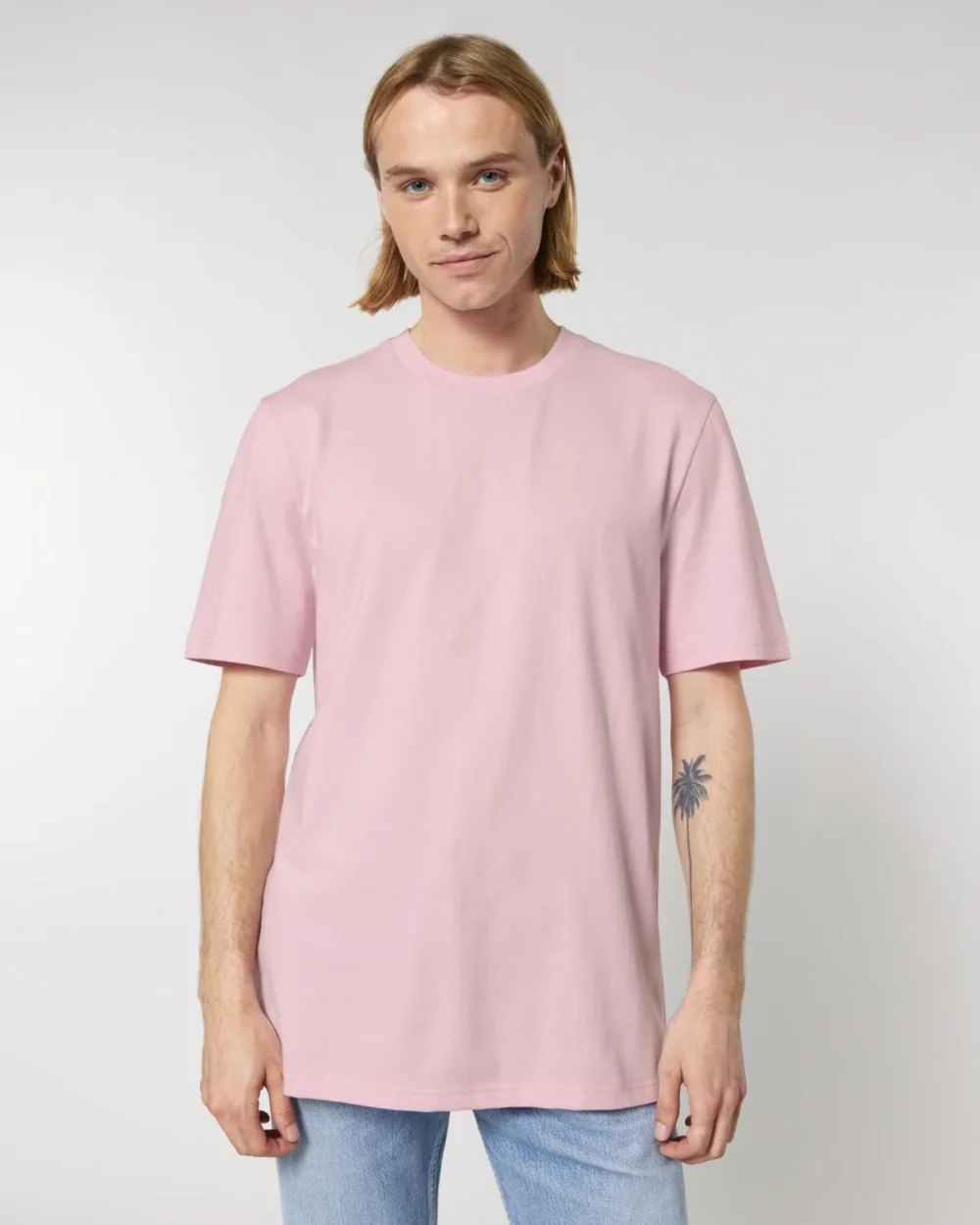 T-shirt bio unisexe Creator 2.0 coloris Cotton Pink, porté, vue de face