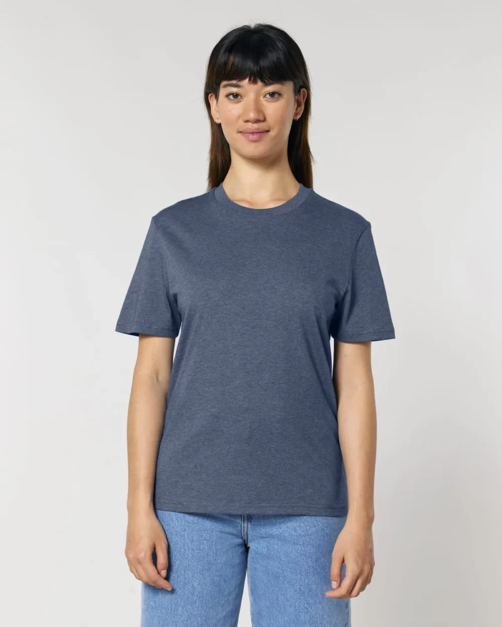 T-shirt bio unisexe Creator 2.0 coloris Dark Heather Blue, porté, vue de face