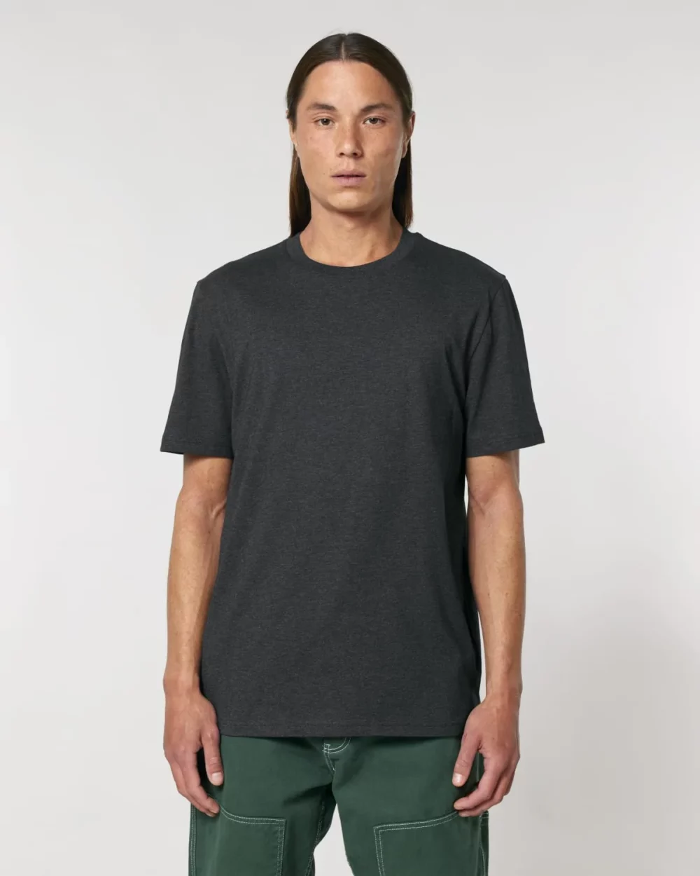 T-shirt bio unisexe Creator 2.0 coloris Dark Heather Grey, porté, vue de face