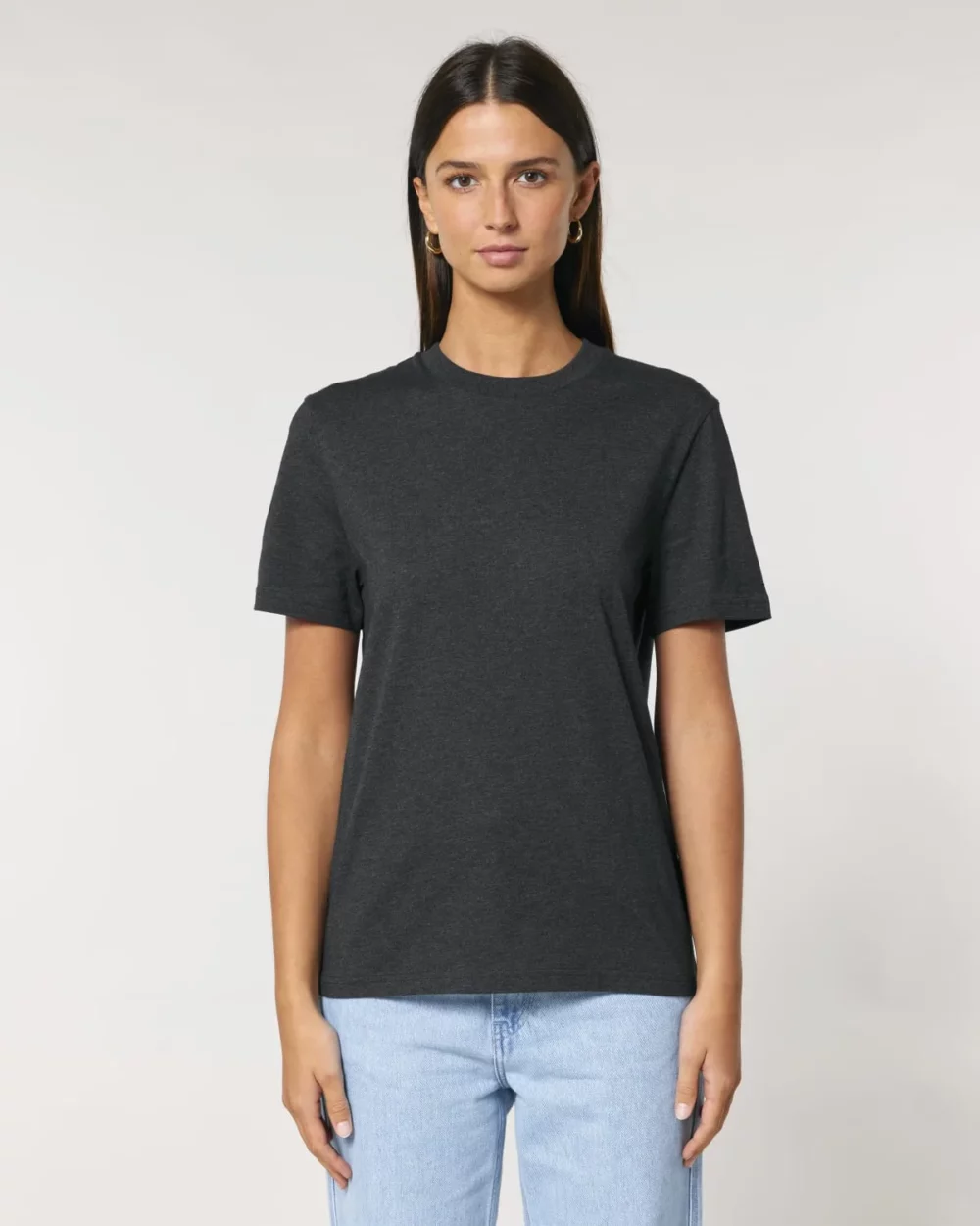 T-shirt bio unisexe Creator 2.0 coloris Dark Heather Grey, porté, vue de face