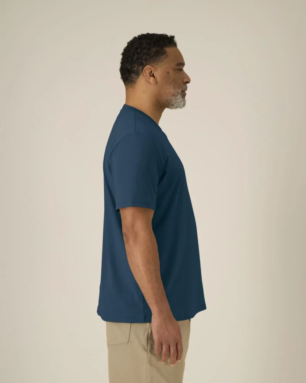 T-shirt bio unisexe Creator 2.0 coloris Deep Teal, porté, vue de face