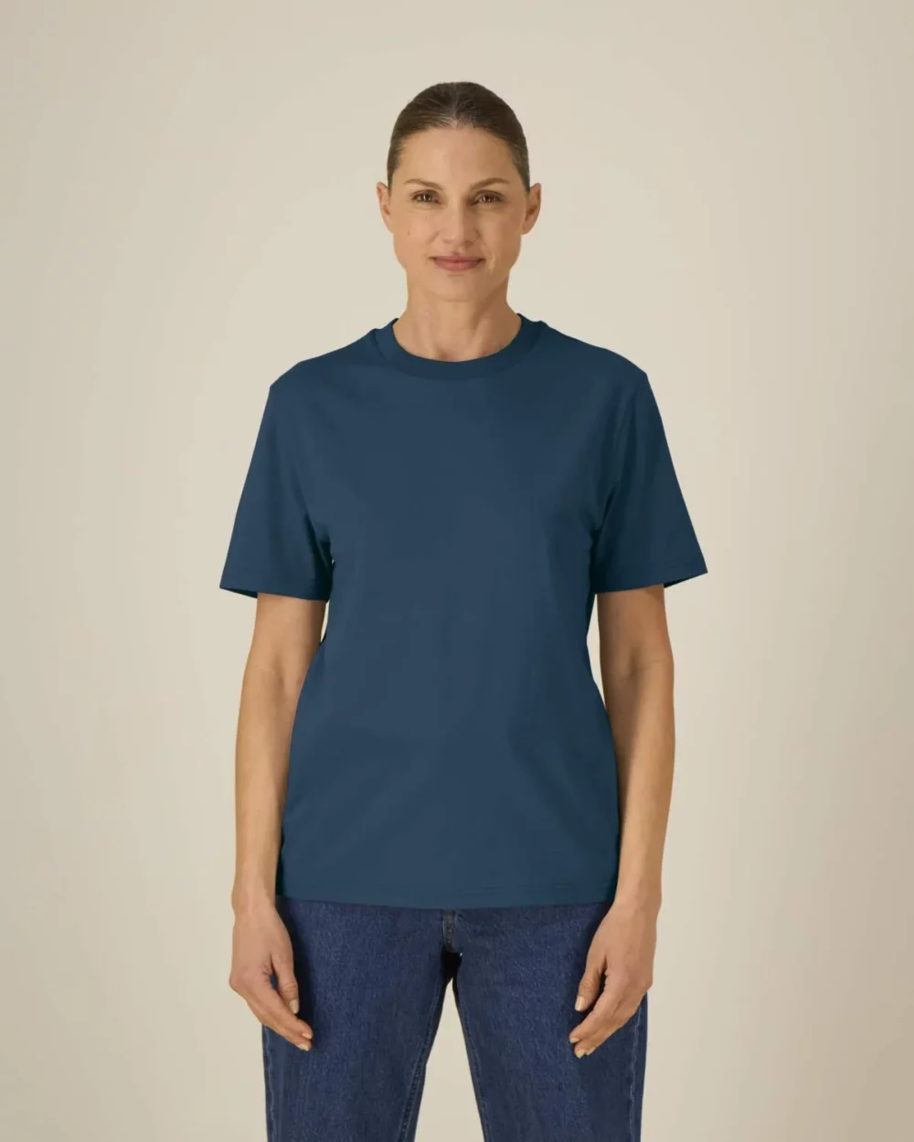 T-shirt bio unisexe Creator 2.0 coloris Deep Teal, porté, vue de face