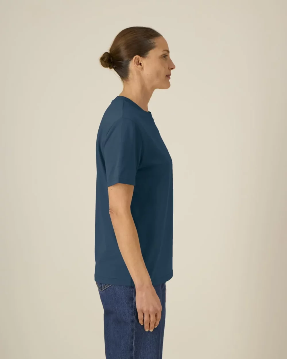 T-shirt bio unisexe Creator 2.0 coloris Deep Teal, porté, vue de face
