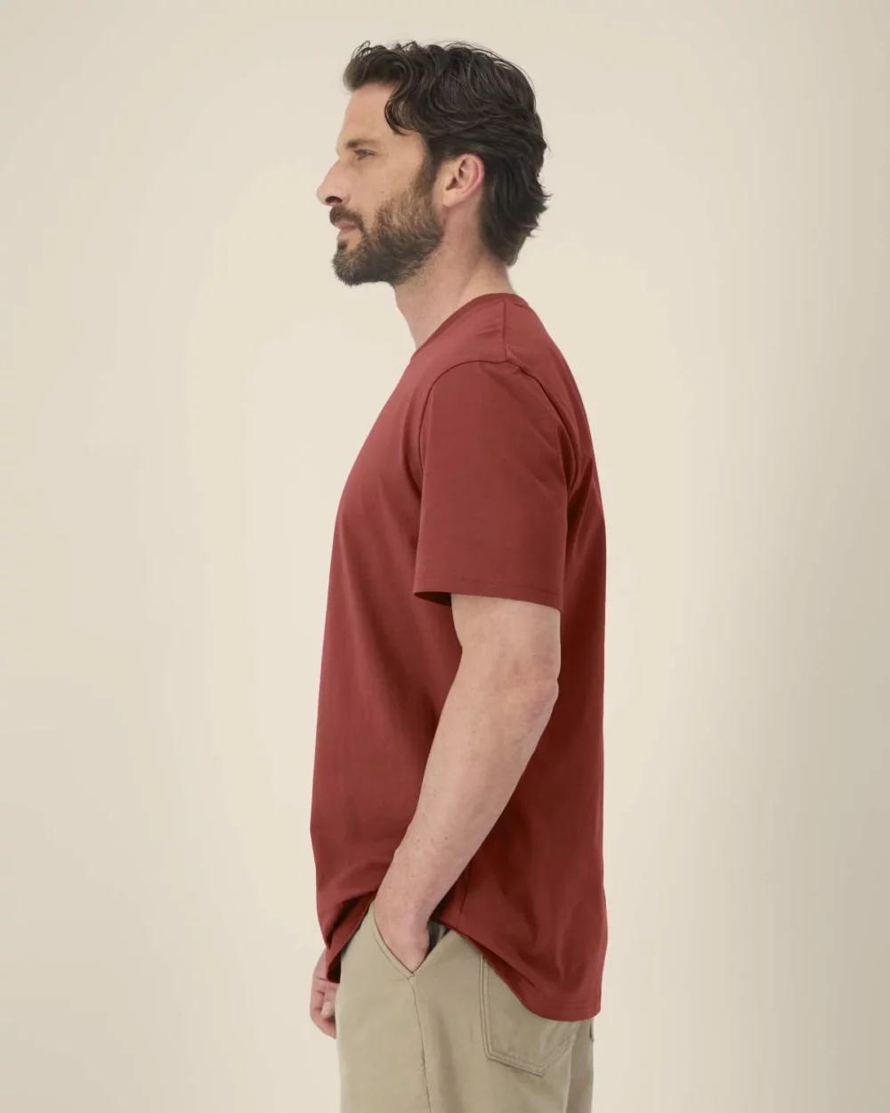 T-shirt bio unisexe Creator 2.0 coloris Earthy Red, porté, vue de face