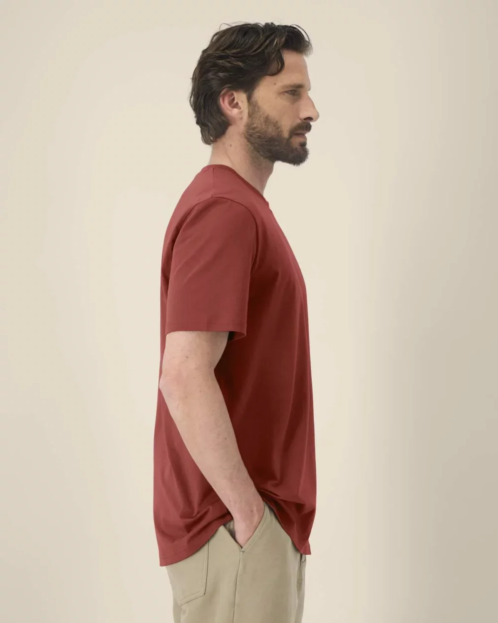 T-shirt bio unisexe Creator 2.0 coloris Earthy Red, porté, vue de face