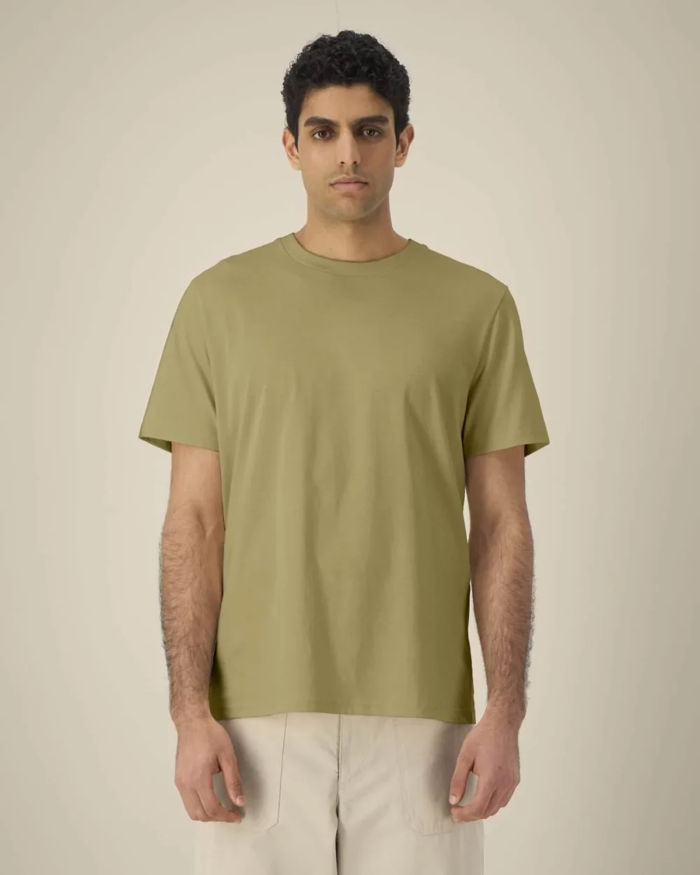T-shirt bio unisexe Creator 2.0 coloris Faded Olive, porté, vue de face