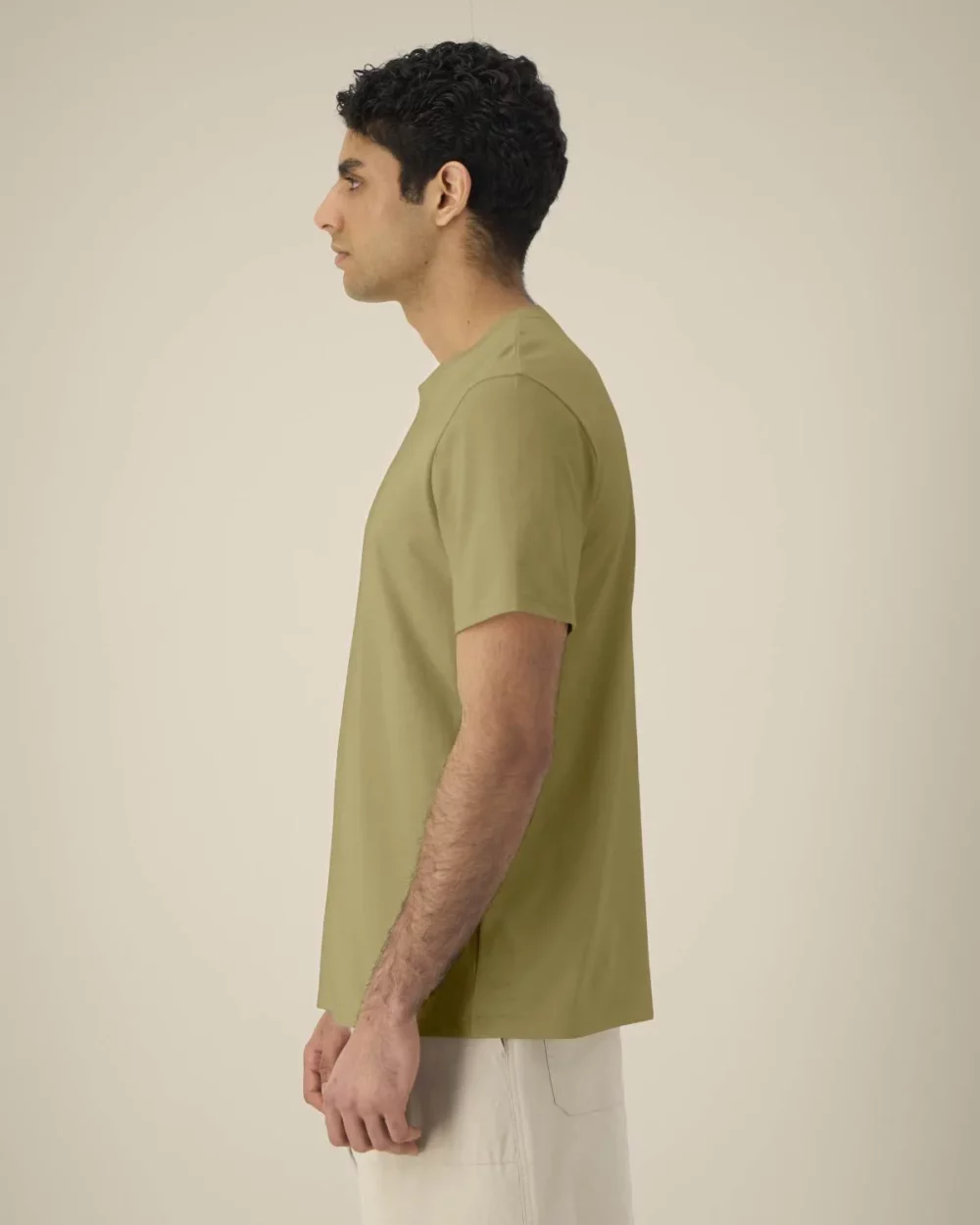 T-shirt bio unisexe Creator 2.0 coloris Faded Olive, porté, vue de face