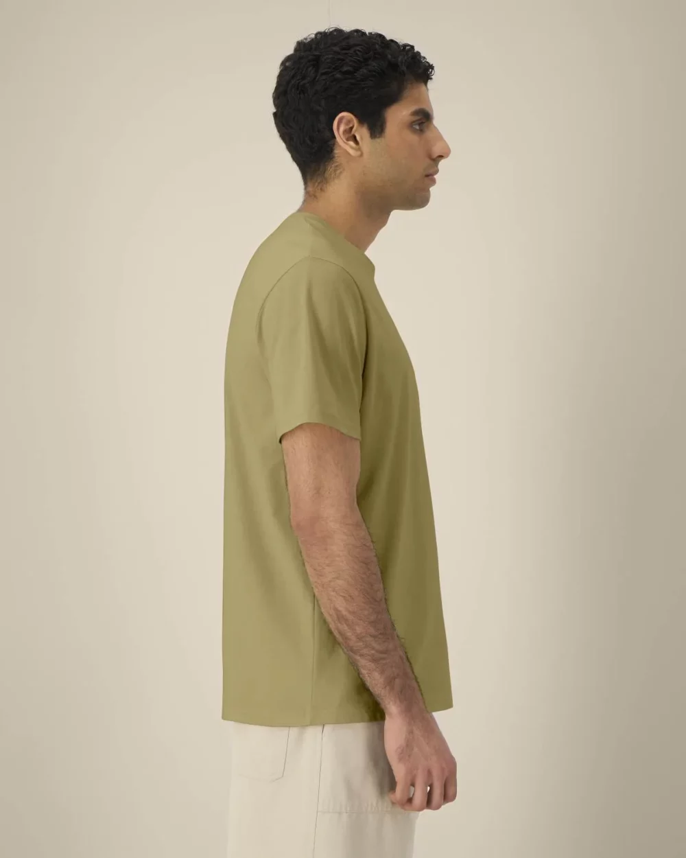 T-shirt bio unisexe Creator 2.0 coloris Faded Olive, porté, vue de face