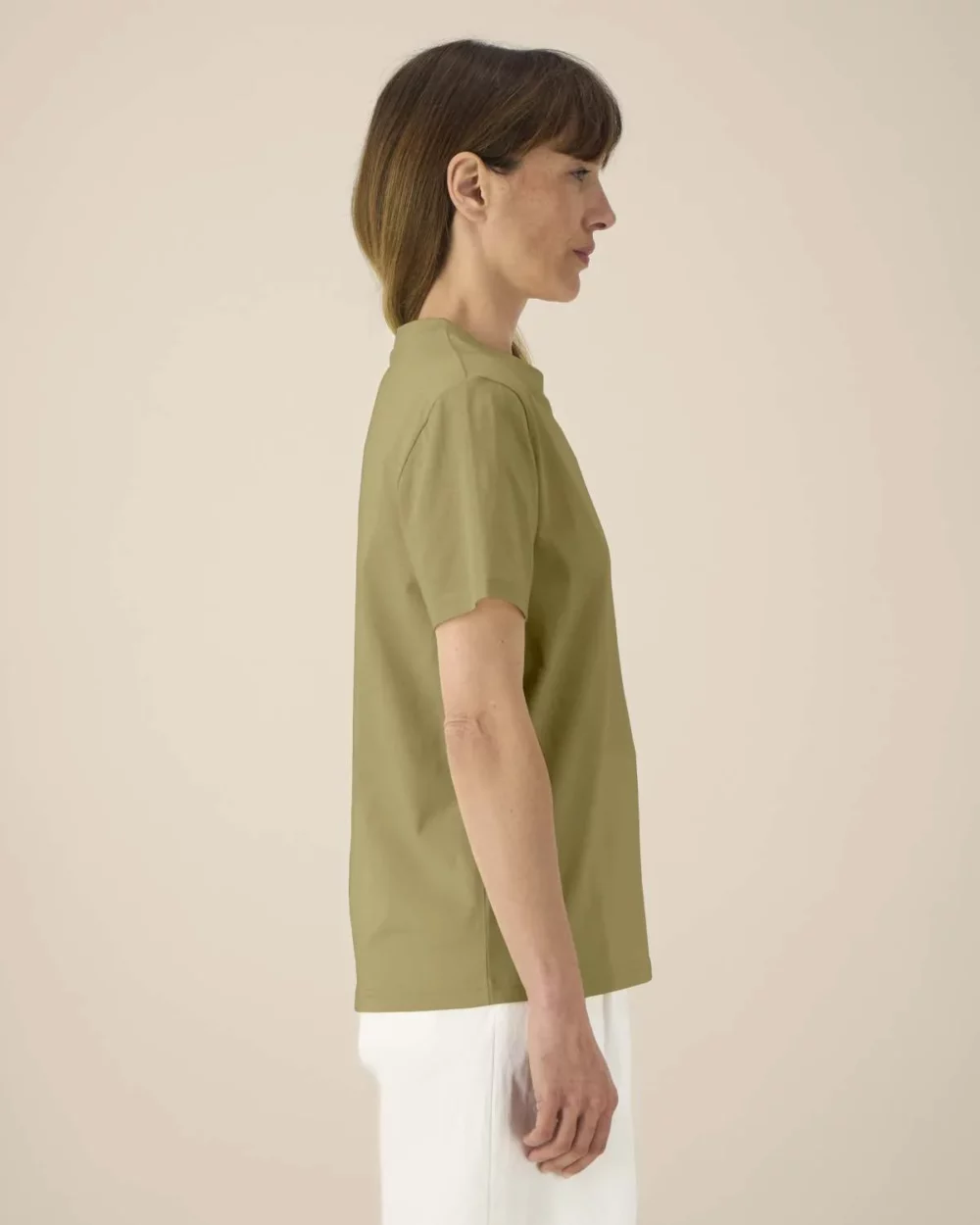 T-shirt bio unisexe Creator 2.0 coloris Faded Olive, porté, vue de face