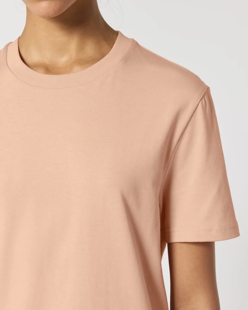 T-shirt bio unisexe Creator 2.0 coloris Fraiche Peche, détail porté