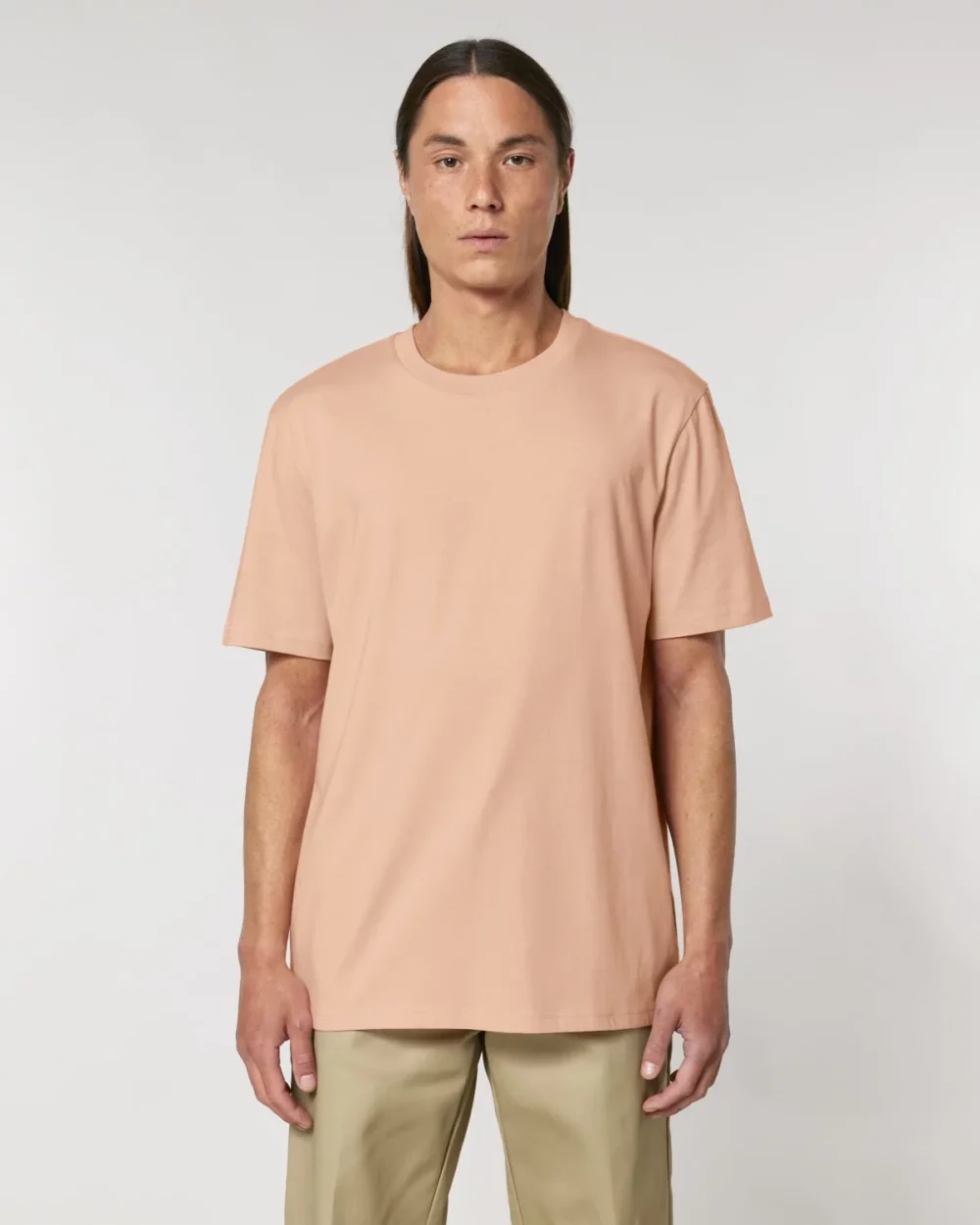 T-shirt bio unisexe Creator 2.0 coloris Fraiche Peche, porté, vue de face