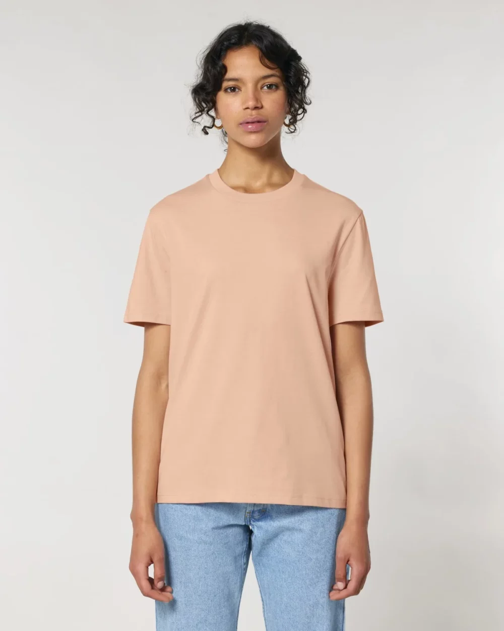 T-shirt bio unisexe Creator 2.0 coloris Fraiche Peche, porté, vue de face