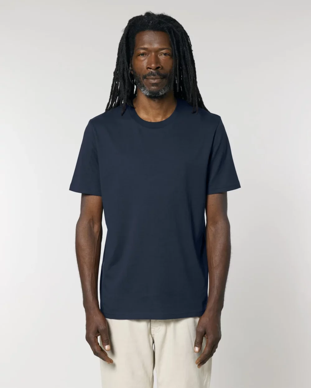 T-shirt bio unisexe Creator 2.0 coloris French Navy, porté, vue de face