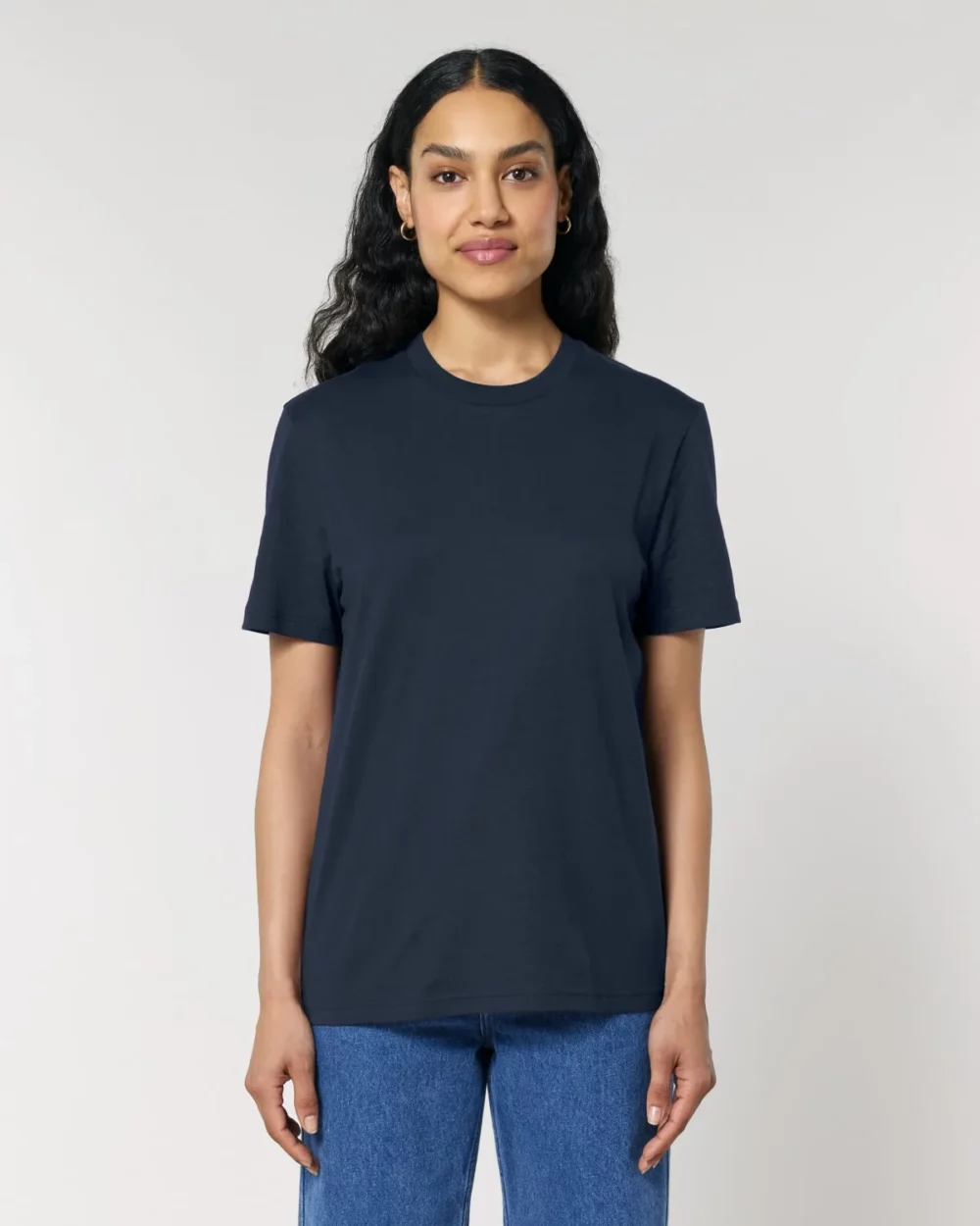 T-shirt bio unisexe Creator 2.0 coloris French Navy, porté, vue de face