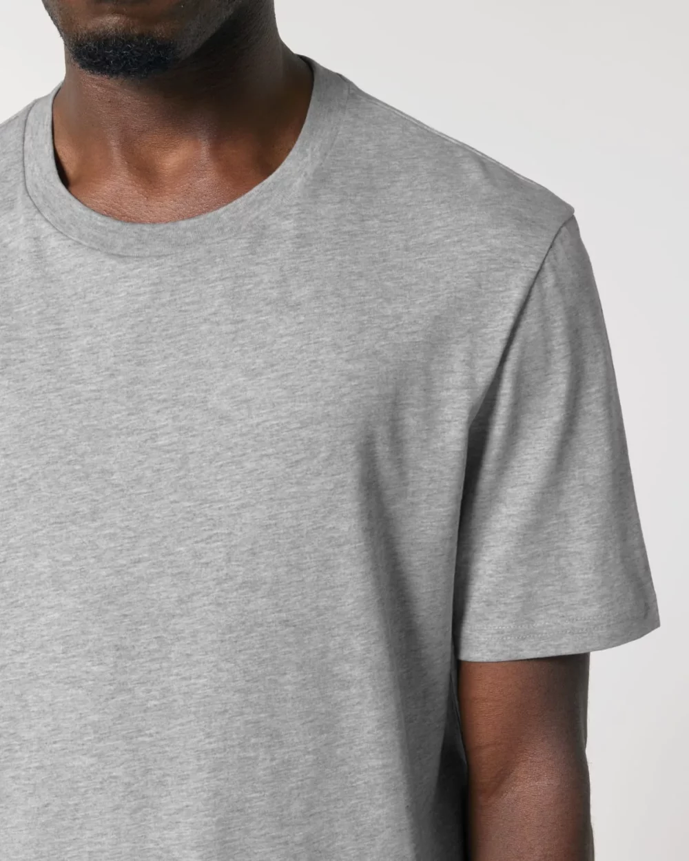 T-shirt bio unisexe Creator 2.0 coloris Heather Grey, détail porté