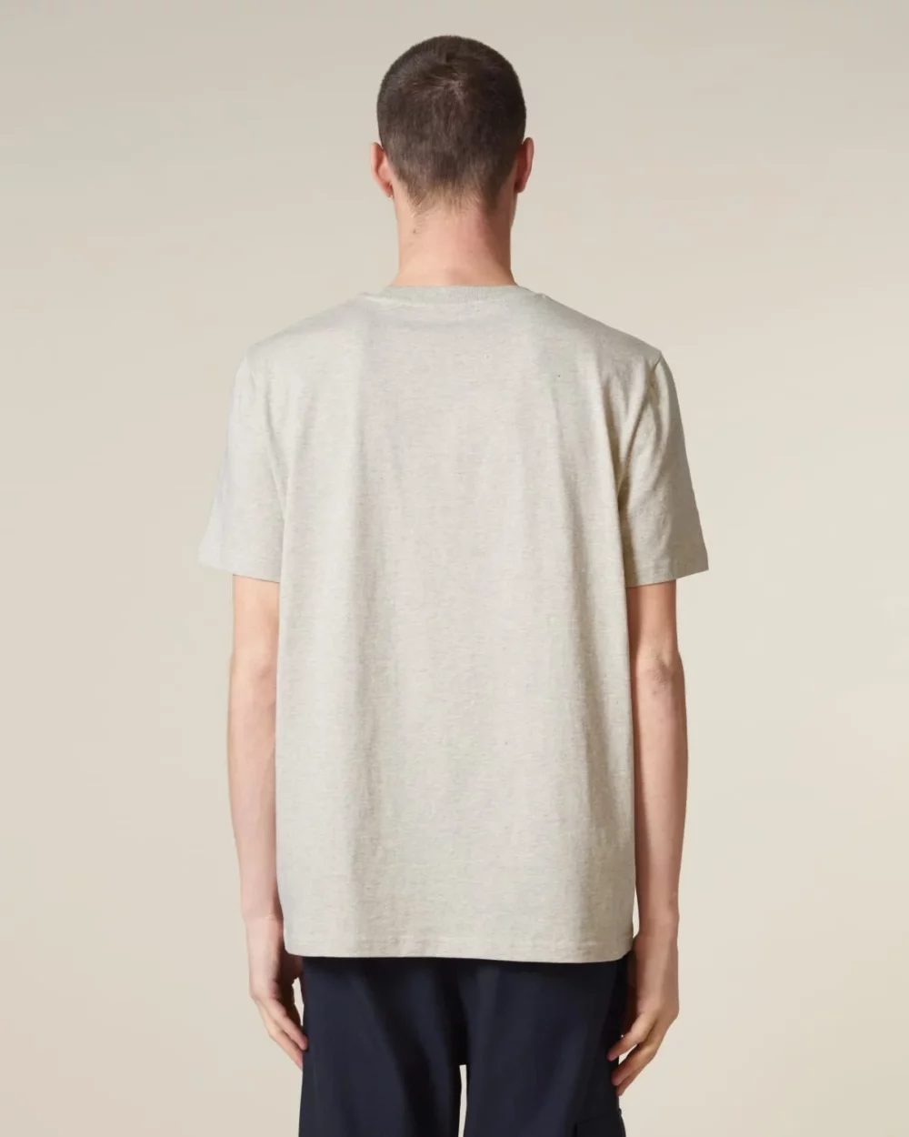 T-shirt bio unisexe Creator 2.0 coloris Heather Haze, porté, vue de dos