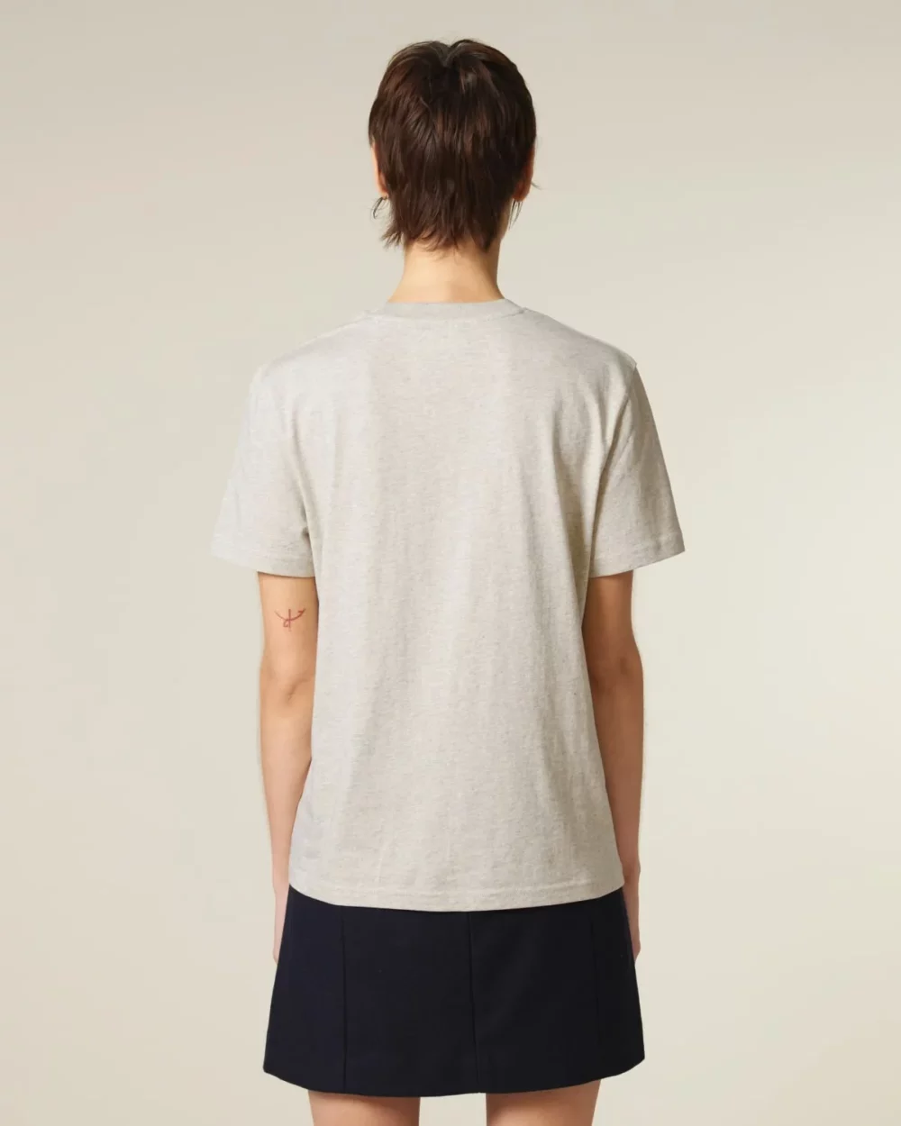 T-shirt bio unisexe Creator 2.0 coloris Heather Haze, porté, vue de dos