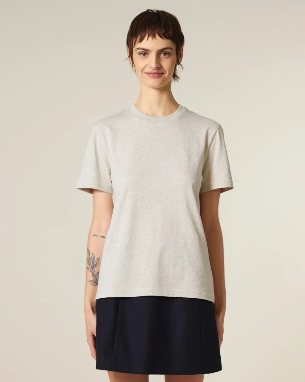 T-shirt bio unisexe Creator 2.0 coloris Heather Haze, porté, vue de face
