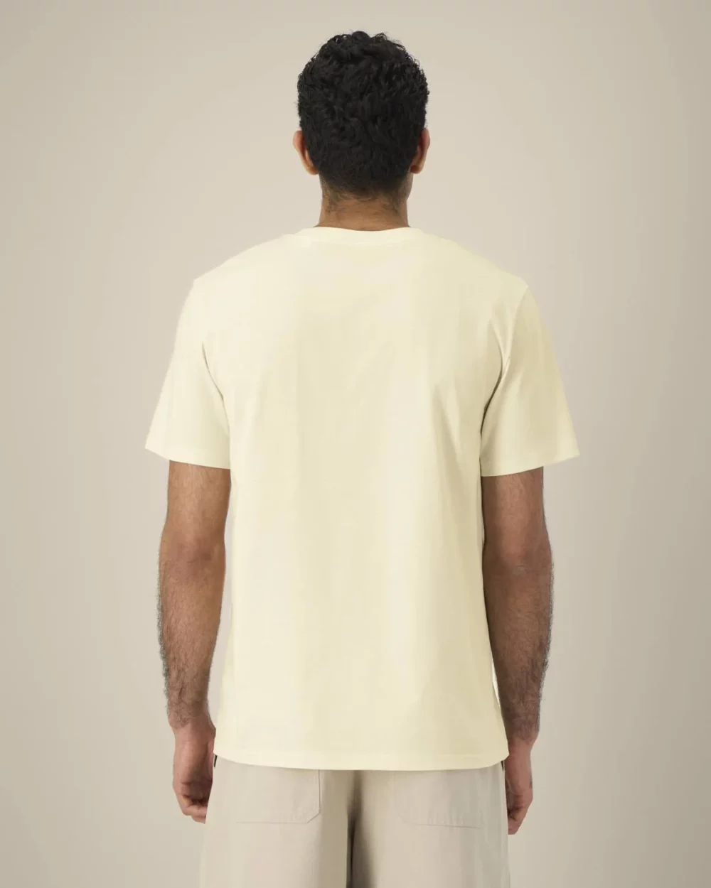 T-shirt bio unisexe Creator 2.0 coloris Honey Paper, porté, vue de dos