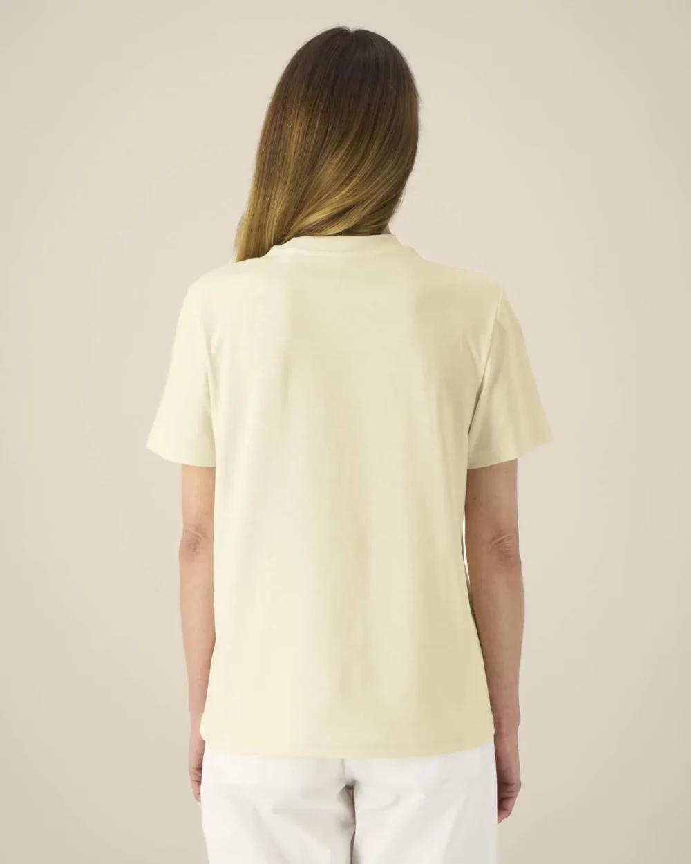 T-shirt bio unisexe Creator 2.0 coloris Honey Paper, porté, vue de dos
