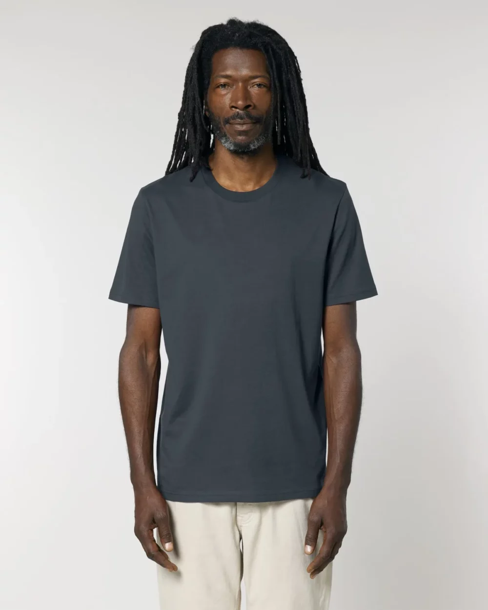 T-shirt bio unisexe Creator 2.0 coloris India Ink Grey, porté, vue de face