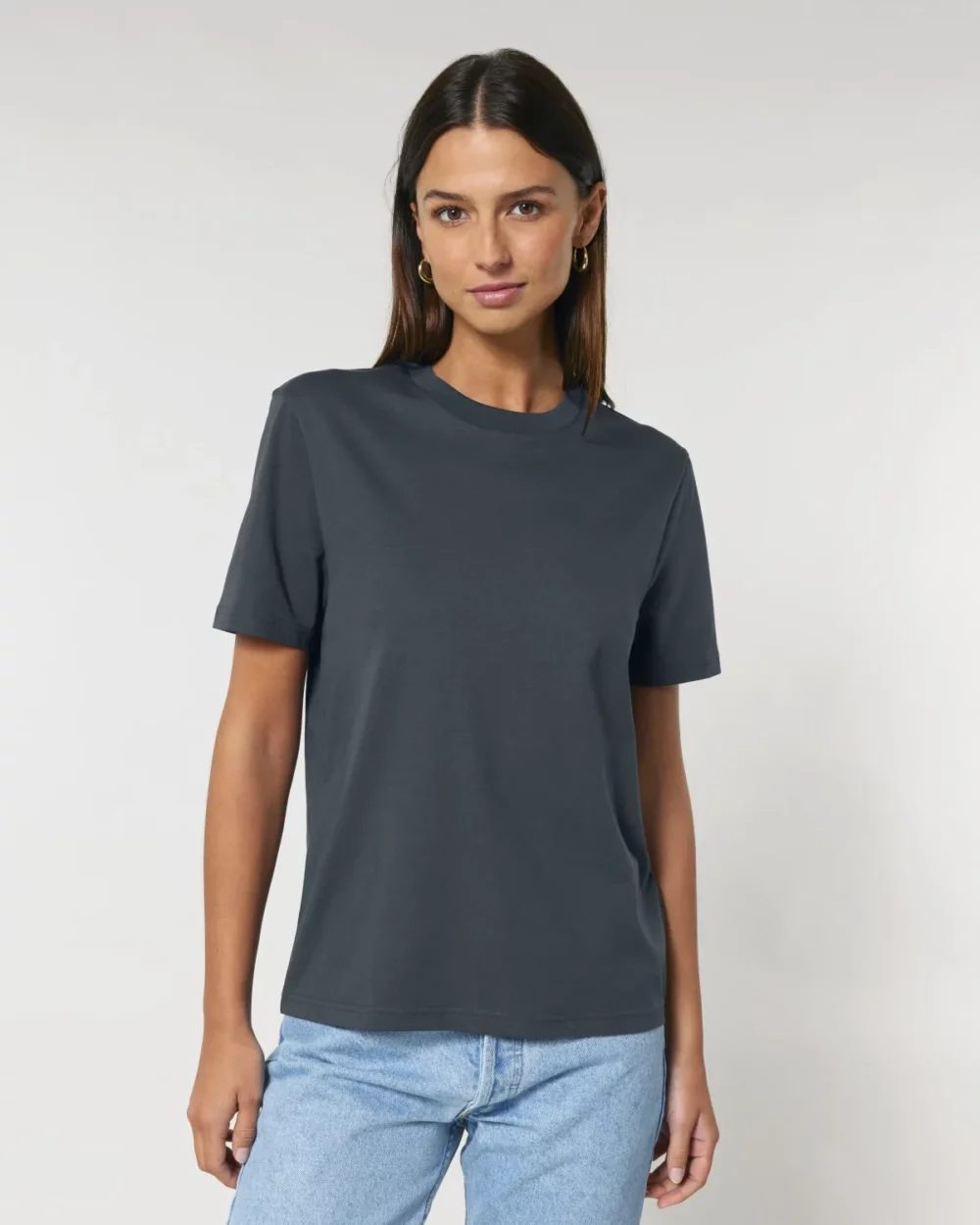 T-shirt bio unisexe Creator 2.0 coloris India Ink Grey, porté, vue de face