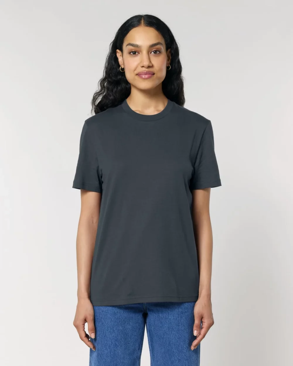T-shirt bio unisexe Creator 2.0 coloris India Ink Grey, porté, vue de face
