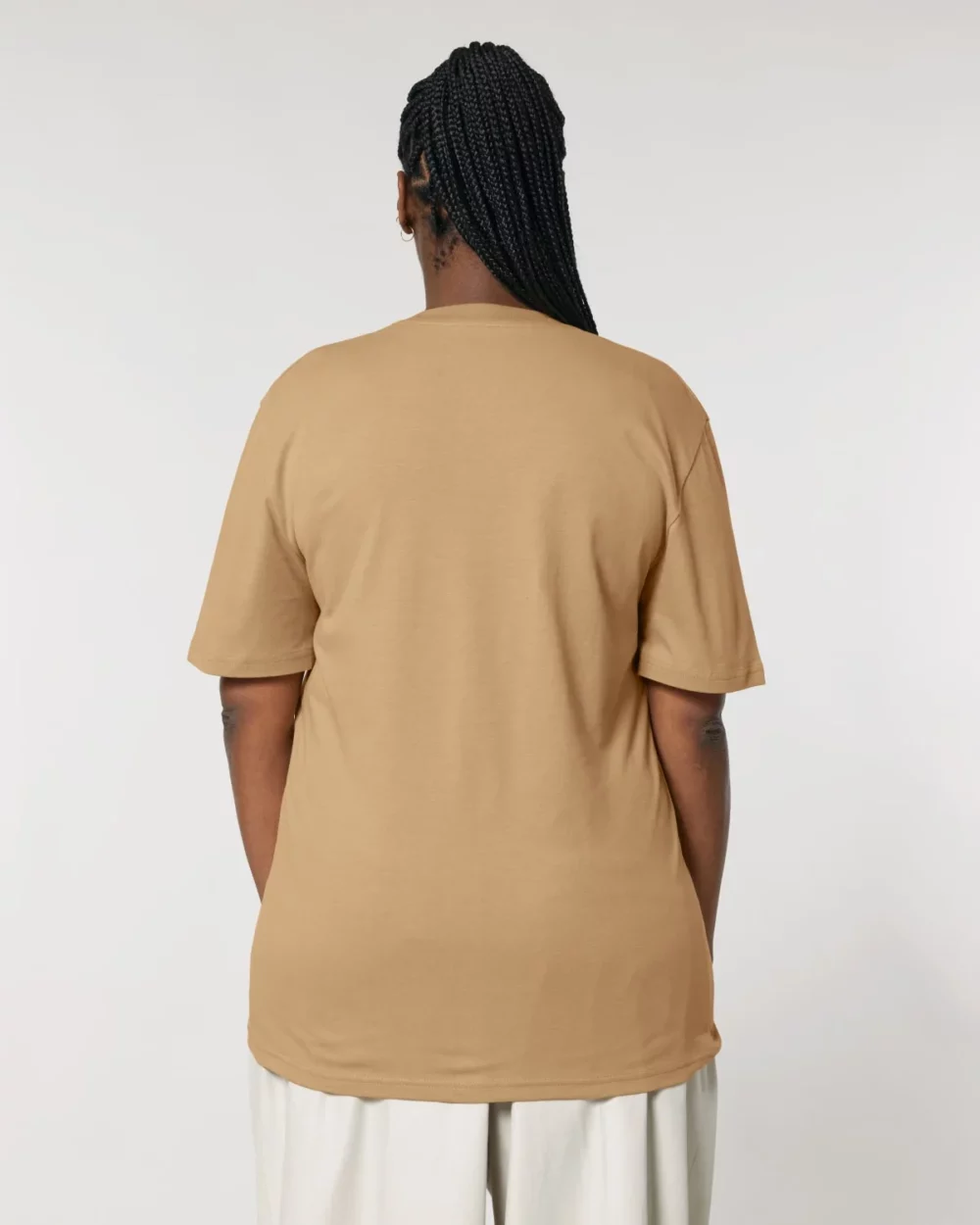T-shirt bio unisexe Creator 2.0 coloris Latte, porté, vue de dos