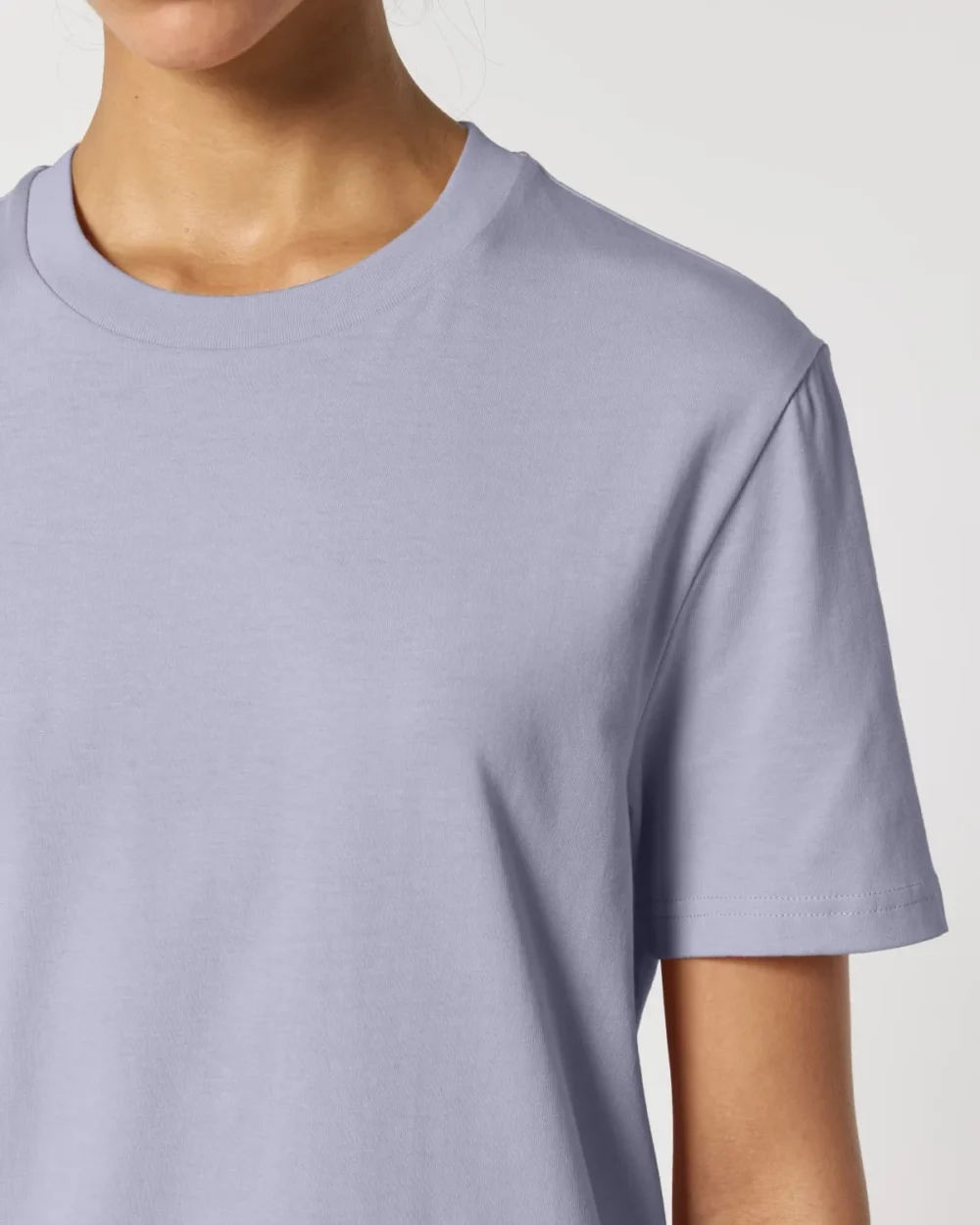 T-shirt bio unisexe Creator 2.0 coloris Lavender, détail porté