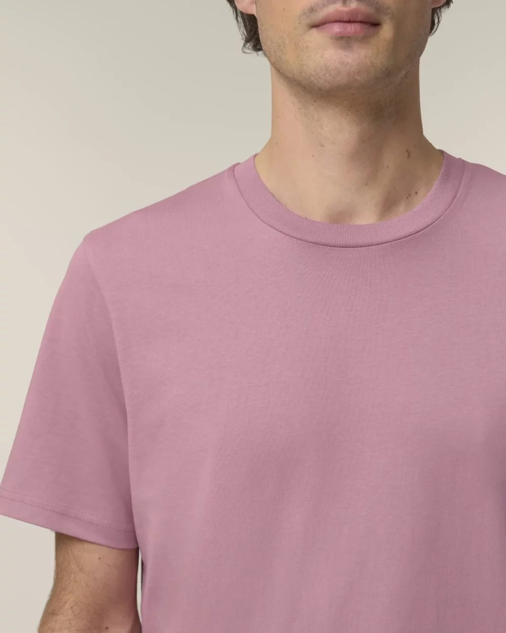 T-shirt bio unisexe Creator 2.0 coloris Lilac Dream, détail porté