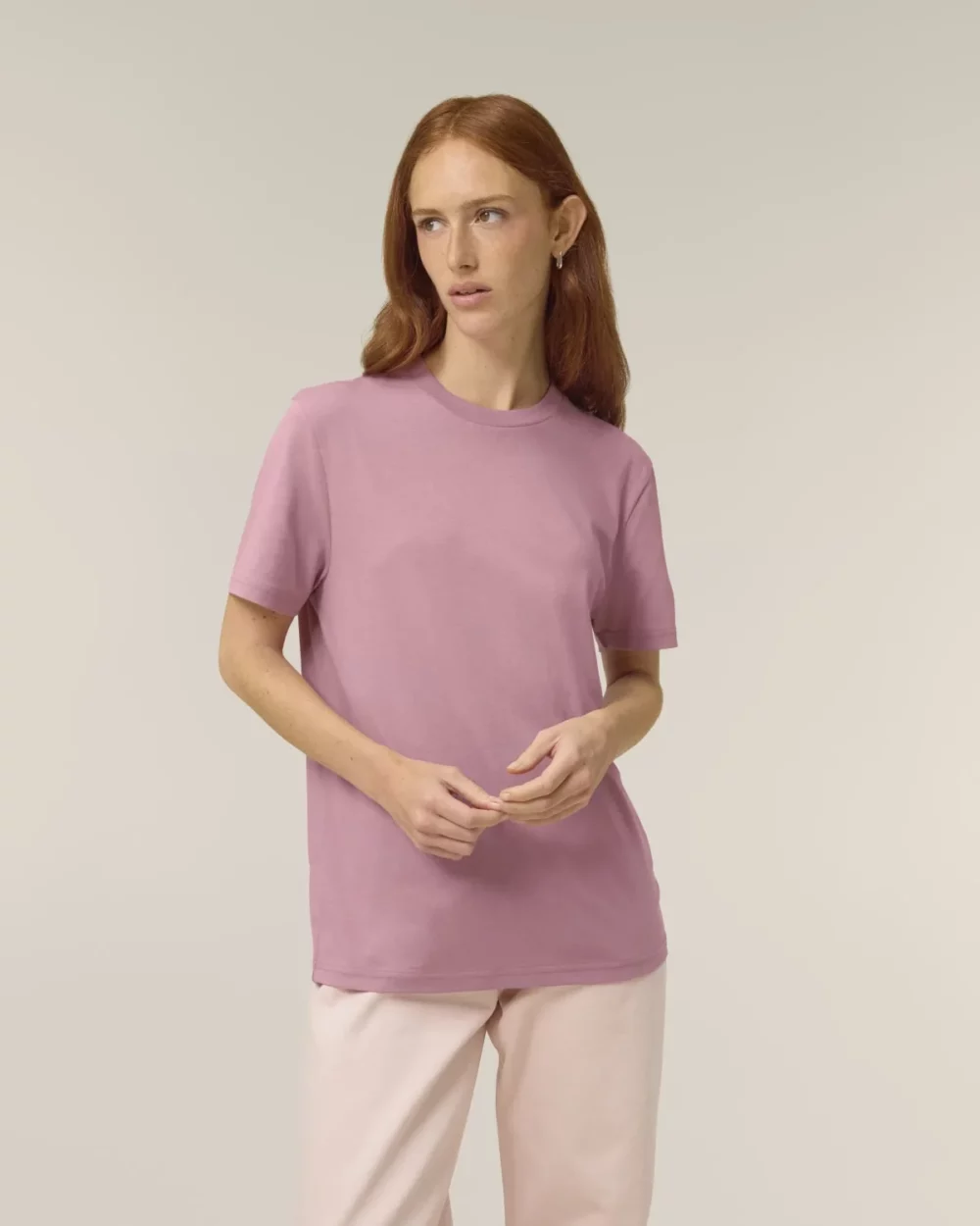 T-shirt bio unisexe Creator 2.0 coloris Lilac Dream, porté, vue de face