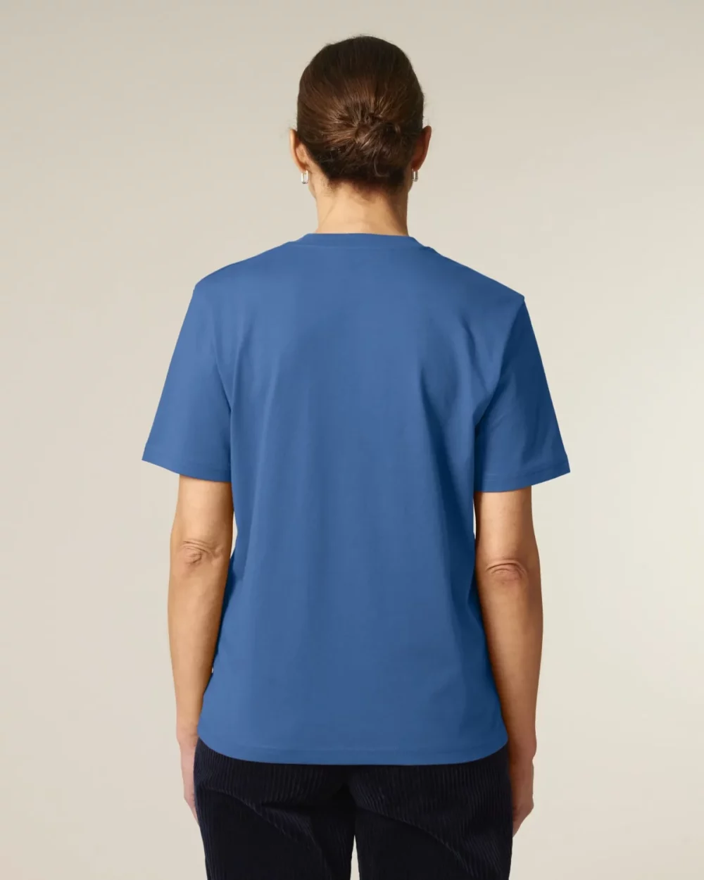 T-shirt bio unisexe Creator 2.0 coloris Mindful Blue, porté, vue de dos